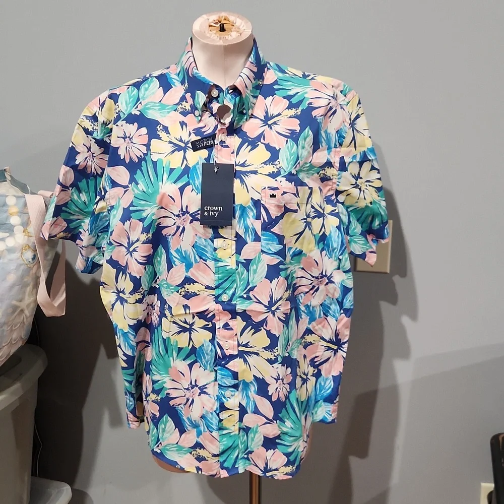 Crown and Ivy Hawaiian‎ shirt